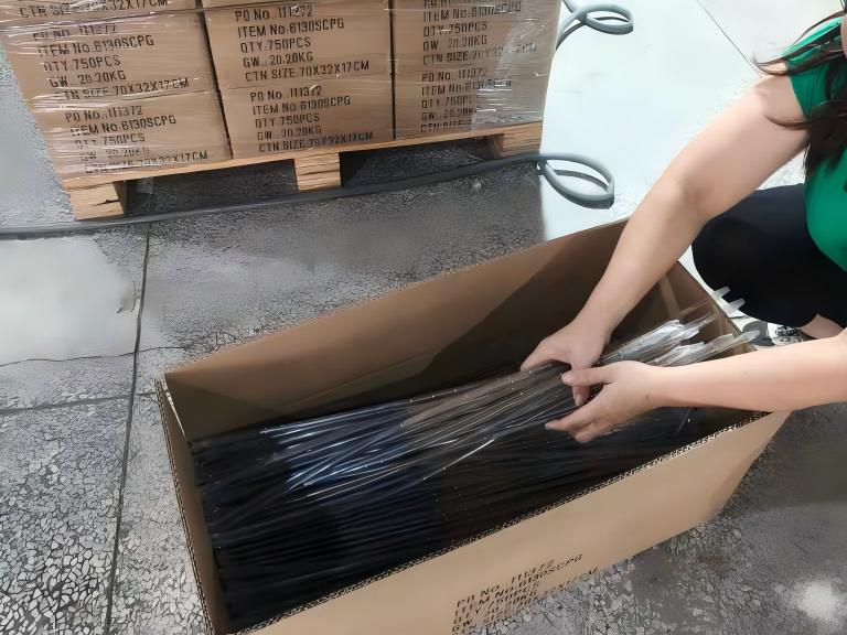 Customized screw packaging 05